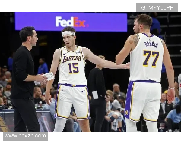 湖人对决开拓者季后赛第三场精彩直播全程回顾与分析